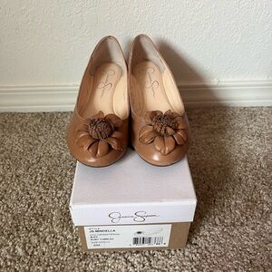 Jessica Simpson -  Leather Flats with Flower  - buff tan